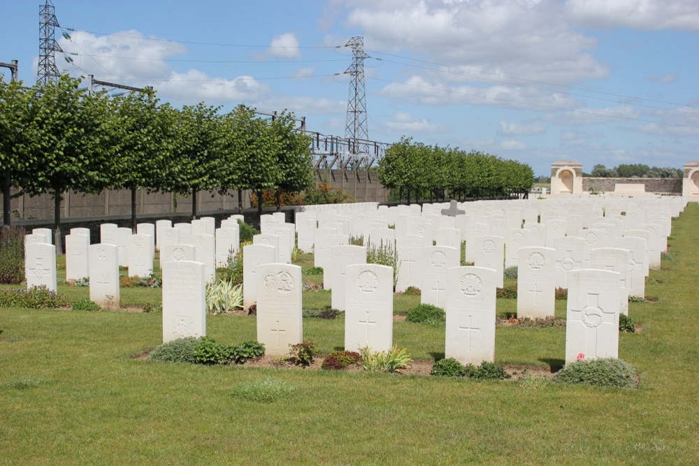 Commonwealth War Graves Estaires #2