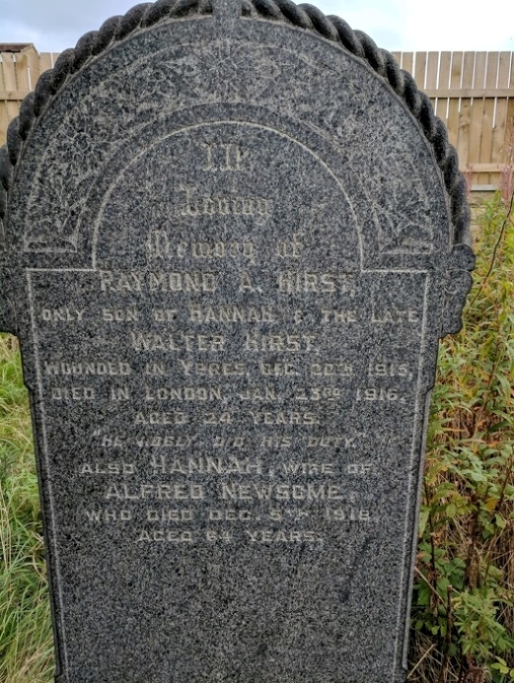 Commonwealth War Graves Heckmondwike Upper Congregational Chapelyard #1