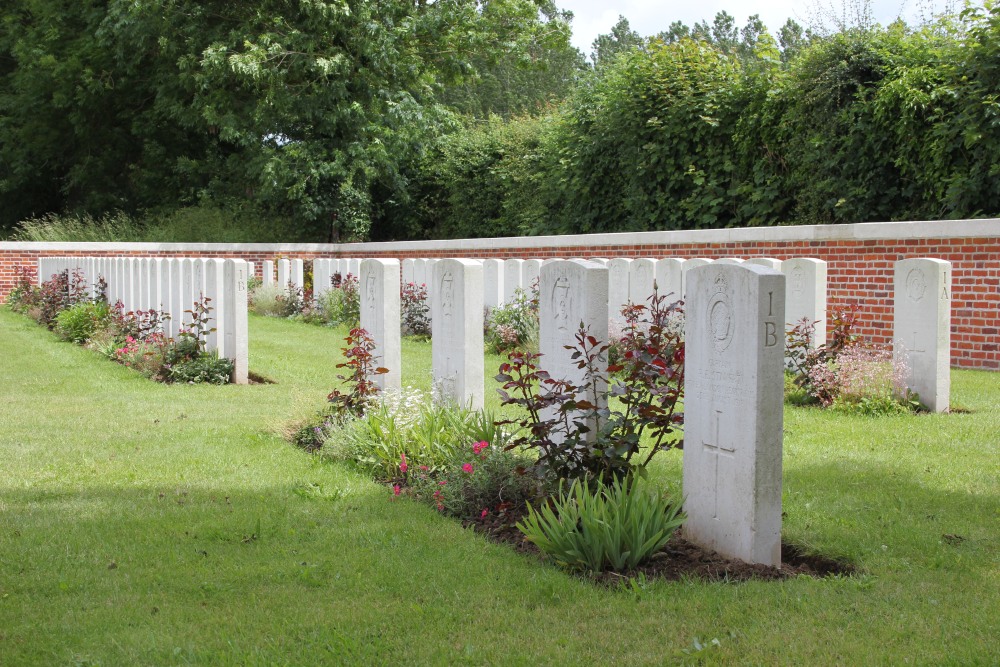 Commonwealth War Graves Bucquoy Extension #2
