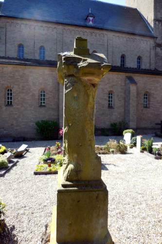 Kogelinslagen Grafmonument Friedhof Hoch Elten