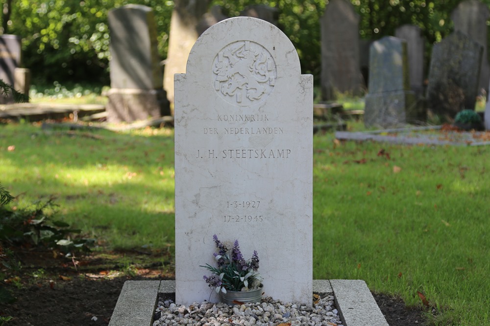 Dutch War Graves General Cemetery Doetinchem