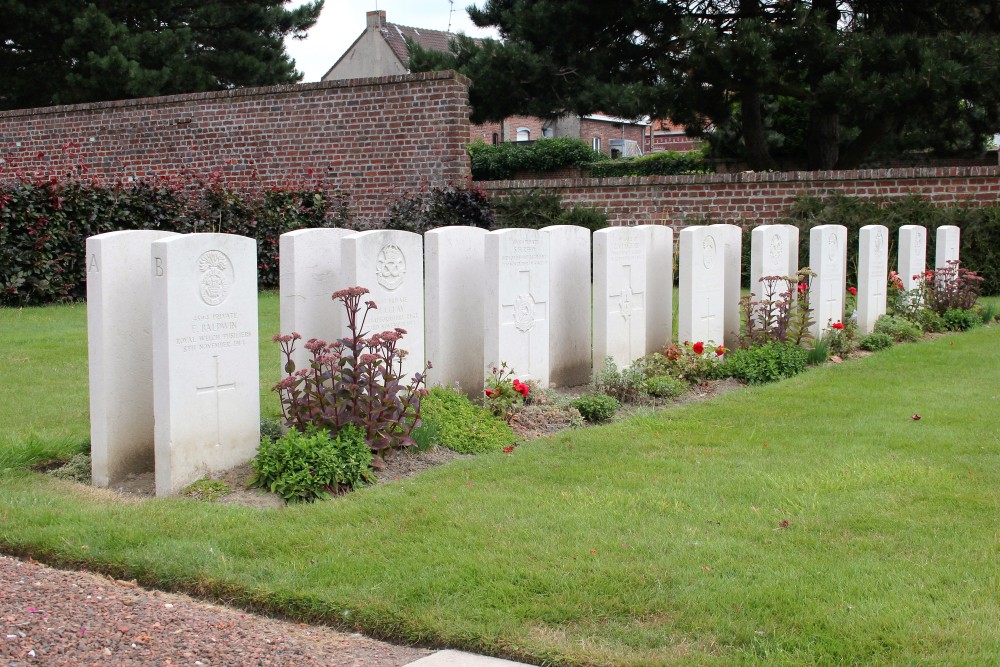 Commonwealth War Graves Halluin #2
