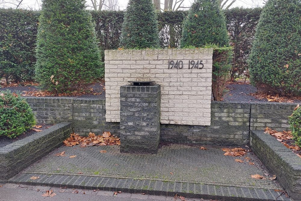 War Memorial Zevenbergen #2