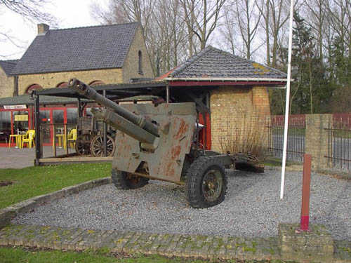 Ordnance QF 25 pounder Hooge Crater