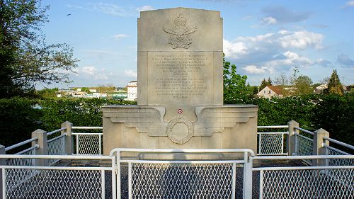 Memorial Ian Mackenzie