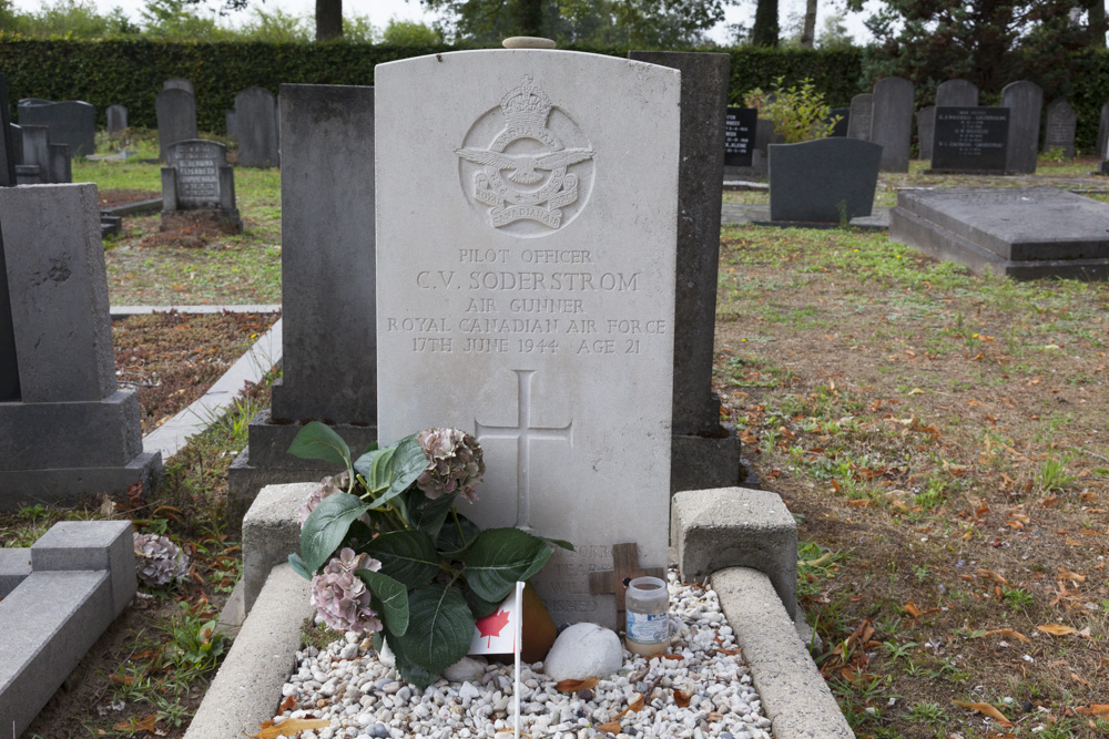 Commonwealth War Grave Municipal Cemetery Ruurlo