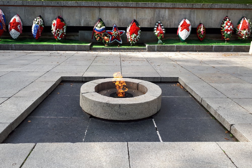 Mass Grave & Memorial Soviet Soldiers Veliky Novgorod #3