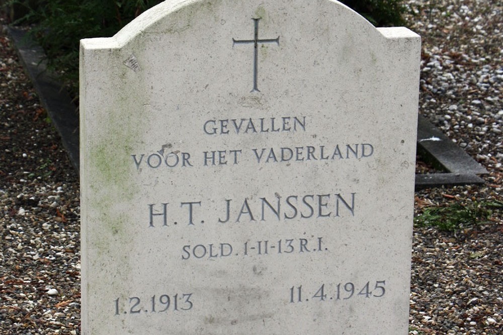 Dutch War Graves Roman Catholic Cemetery Hoensbroek #4