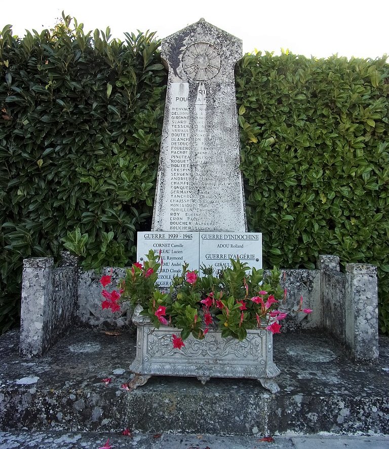 Oorlogsmonument Cormery #1