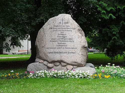 Monument Vluchtelingen 1945 #1