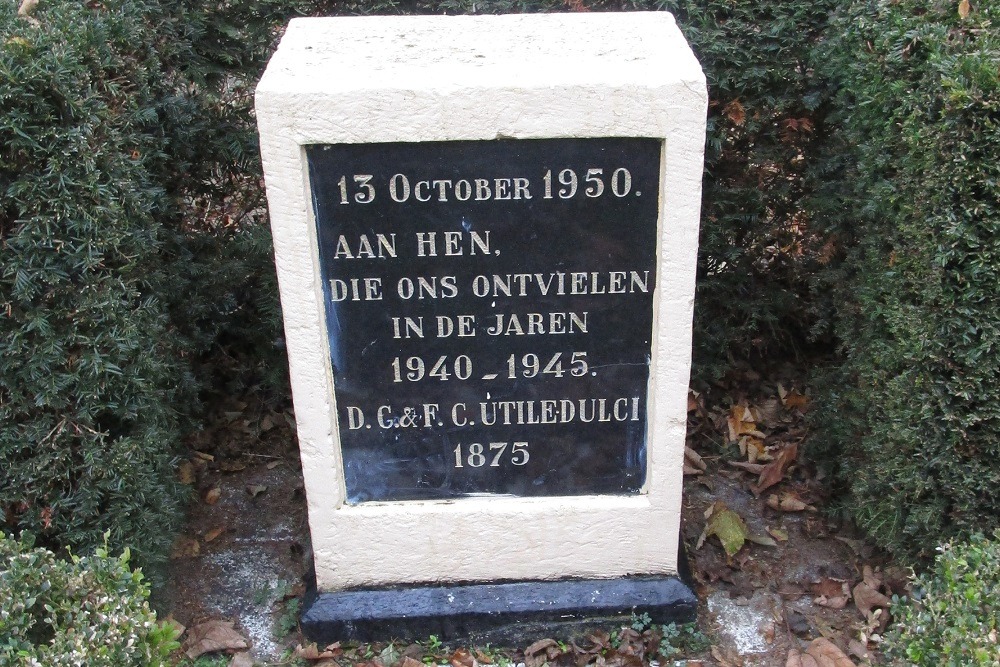 Gedenksteen omgekomen leden UD #2
