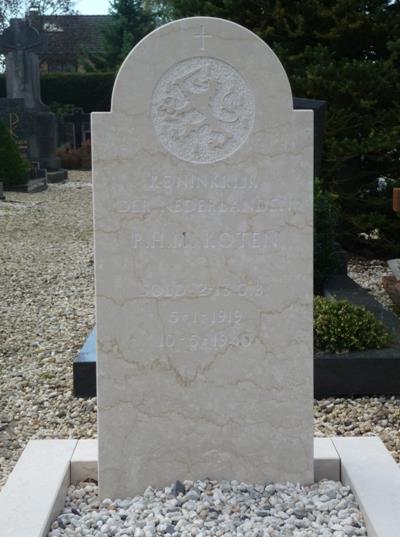 Dutch War Grave Vaesrade #2
