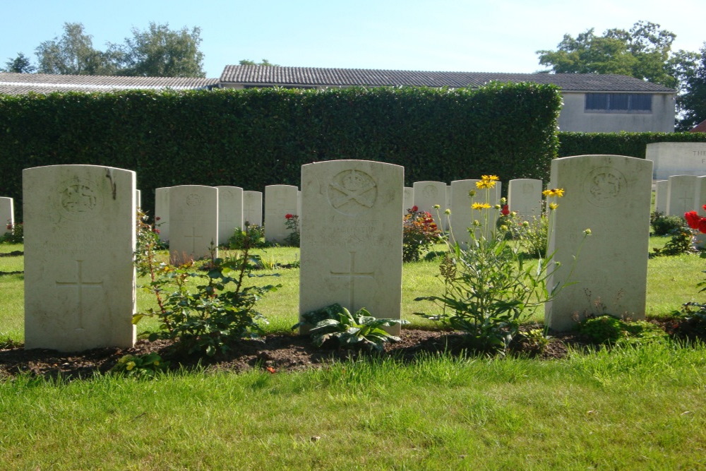 Commonwealth War Cemetery La Laiterie #3