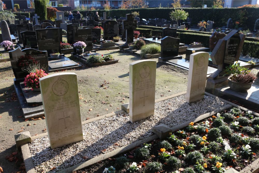 Oorlogsgraven van het Gemenebest Rooms Katholiek Kerkhof Udenhout