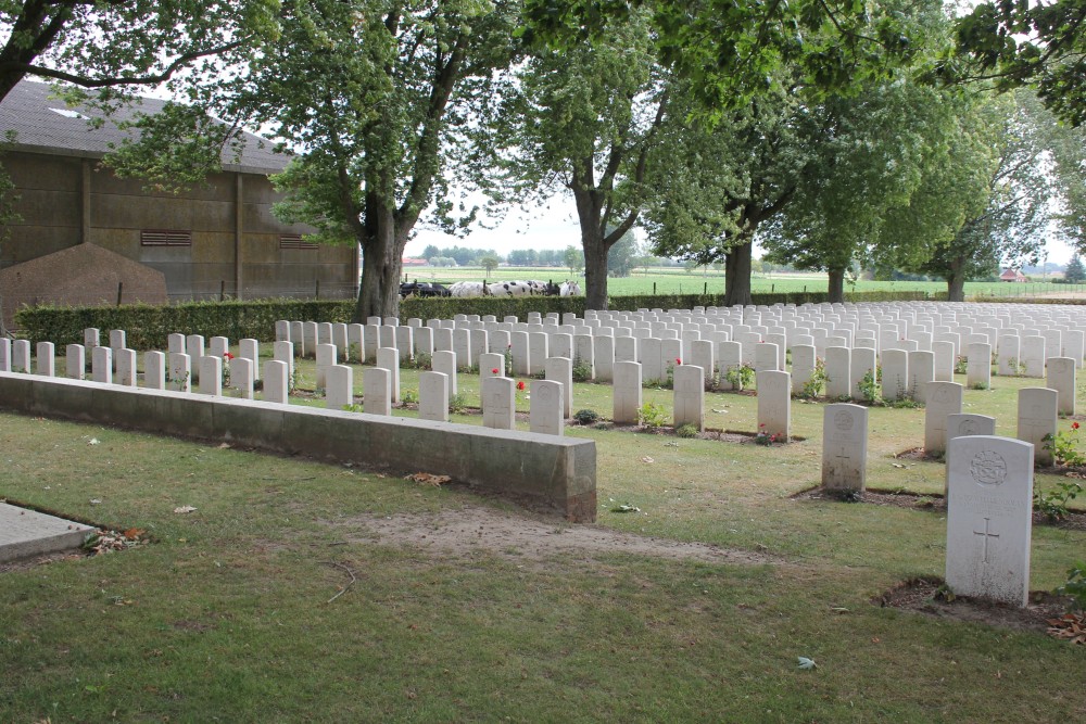 Commonwealth War Cemetery Vlamertinghe New #2