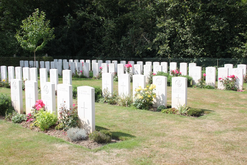 Commonwealth War Cemetery Aval Wood #3