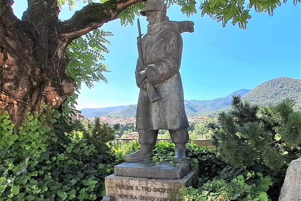 Oorlogsmonument voor de Alpini  Dronero #2