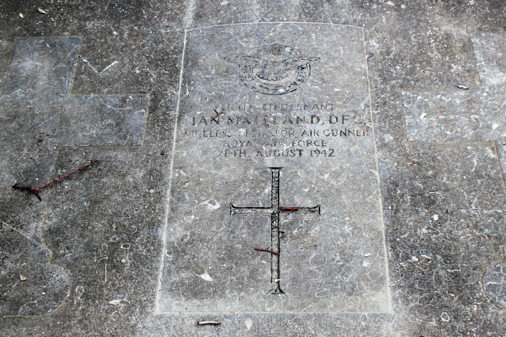 Commonwealth War Graves Boussu-lez-Walcourt #5