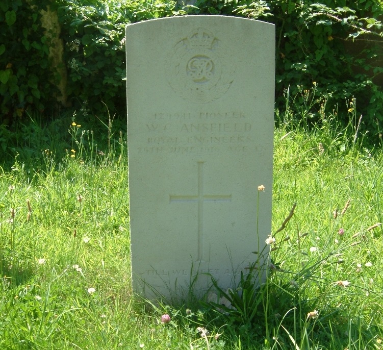 Commonwealth War Grave St. Andrew Churchyard #1