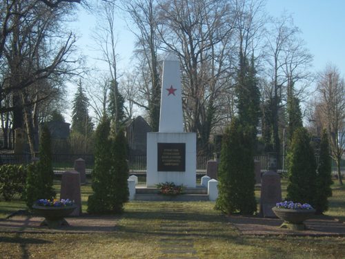 Sovjet Oorlogsbegraafplaats Ruhland
