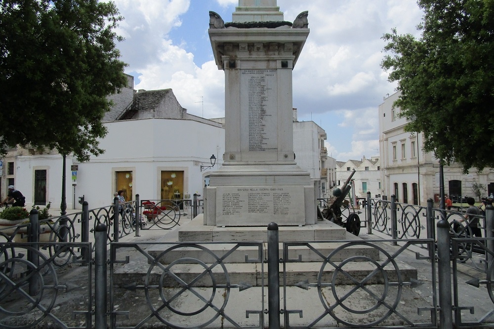 Oorlogsmonument Alberobello #4