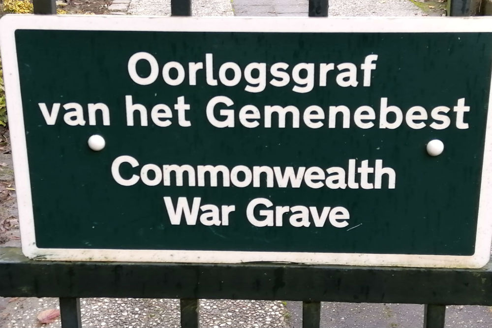 Commonwealth War Grave Roman Catholic Cemetery Stampersgat #5