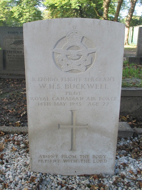 Commonwealth War Graves Protestant Churchyard Dalen #4