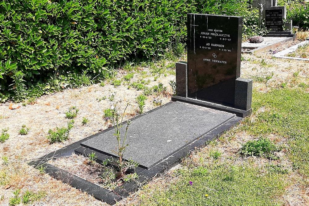 Pools Oorlogsgraf Rooms Katholieke Begraafplaats Zuylen Breda #1