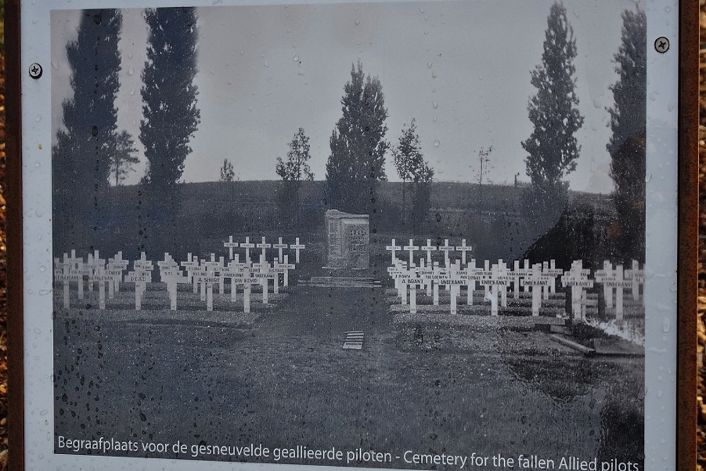 Monument Voormalige Militaire Begraafplaats Fort 3 Borsbeek