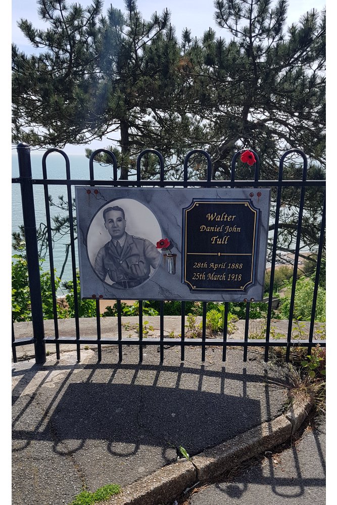 Gedenkteken Walter Tull #2