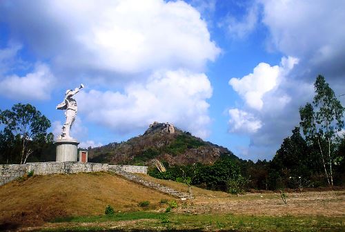 Monument Vietnam-oorlog Thoi Son #1