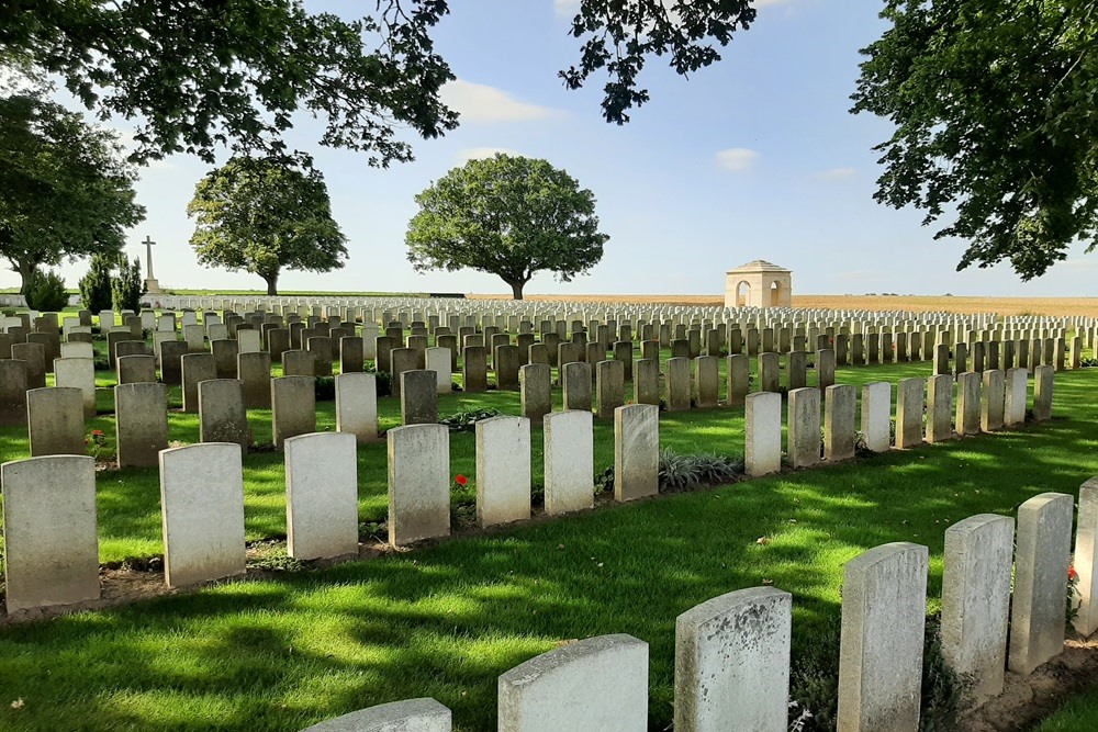 Oorlogsbegraafplaats van het Gemenebest Courcelette #5