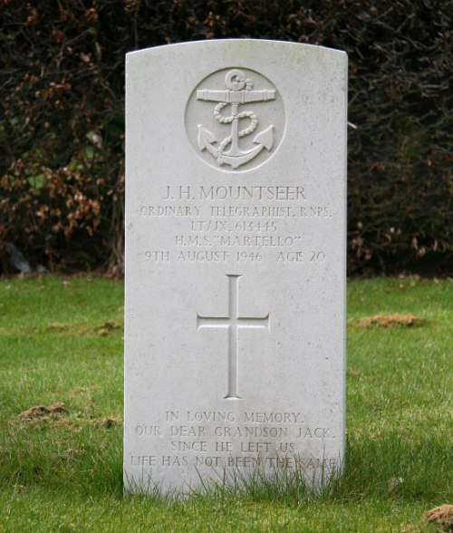 Commonwealth War Grave Woodlands Cemetery