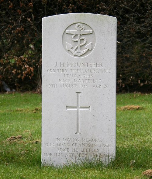 Commonwealth War Grave Woodlands Cemetery #1