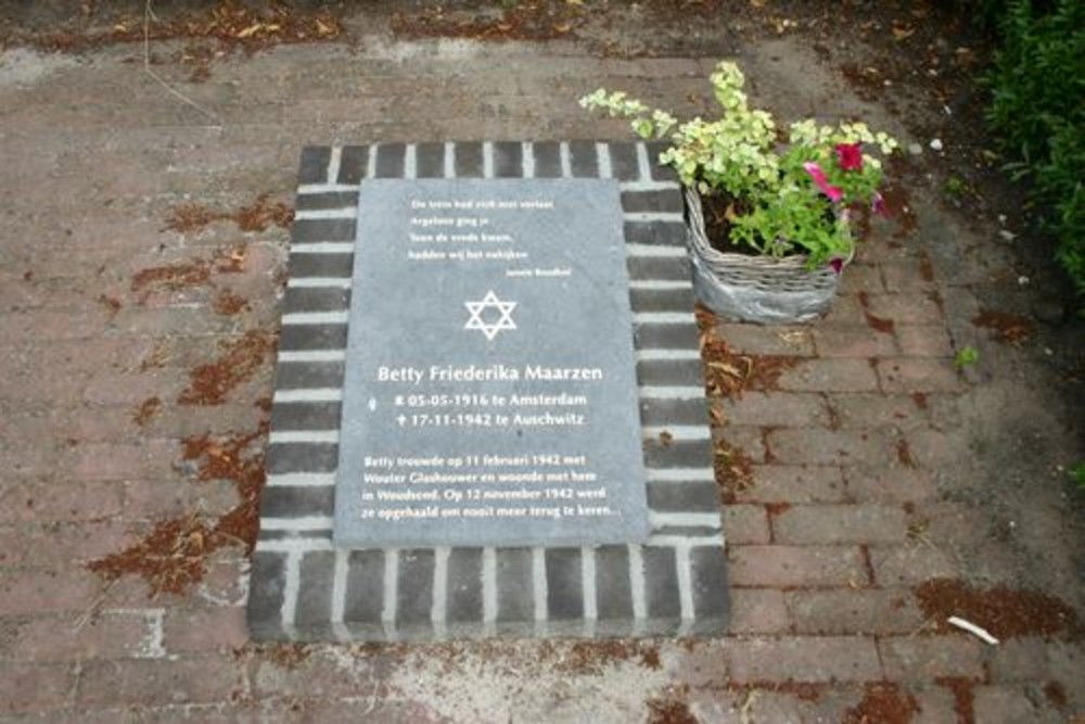 Monument Betty Friederika Maarzen #1