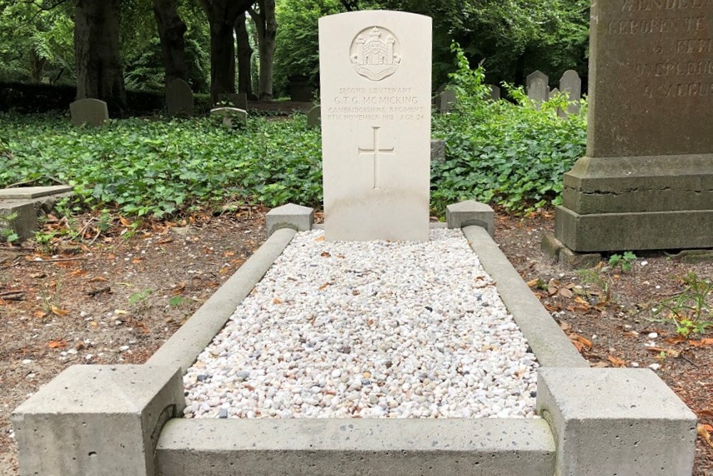Doedelzakken op begraafplaats Orthen in Den Bosch, Schots slachtoffer Eerste Wereldoorlog herdacht