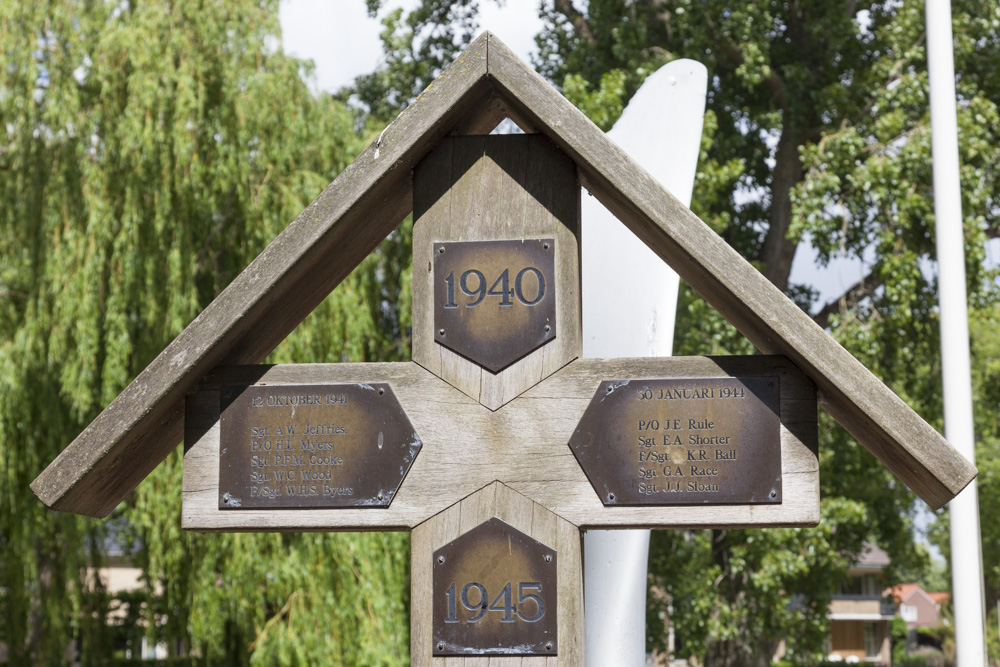 Memorial Crashed Aircrafts Marknesse #2