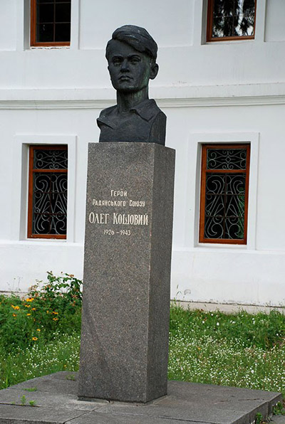 Monument Held van de Sovjet-Unie Oleg Koshevoy #1