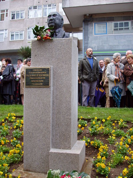 Monument Dr. Rafael de Vega Barrera