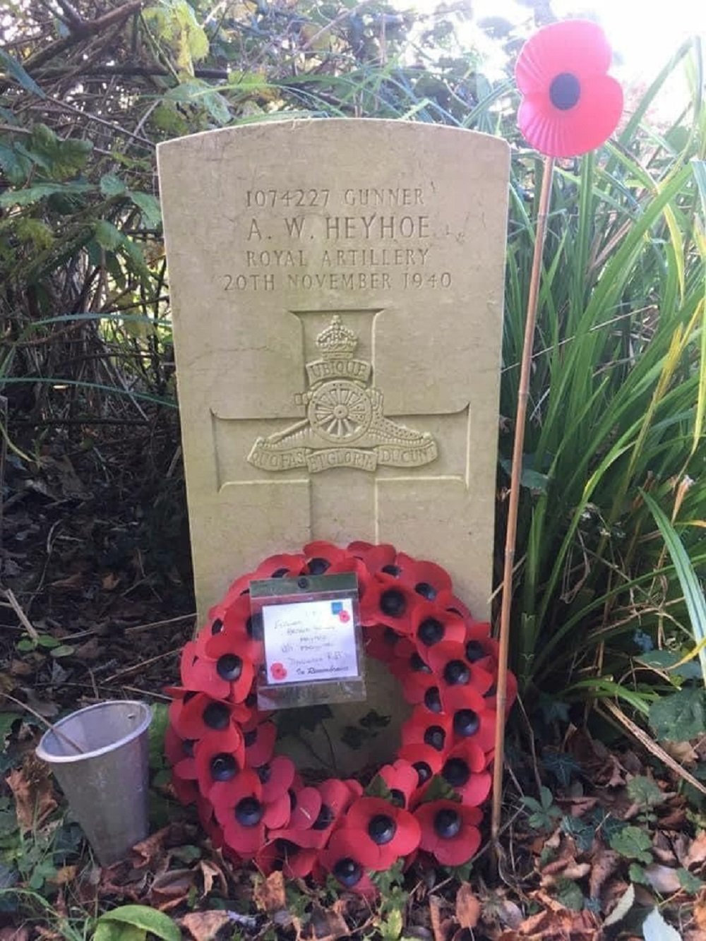 Commonwealth War Grave St Peter and St Paul Churchyard #2