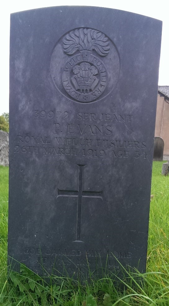 Commonwealth War Grave Ruthin Baptist Chapelyard #1