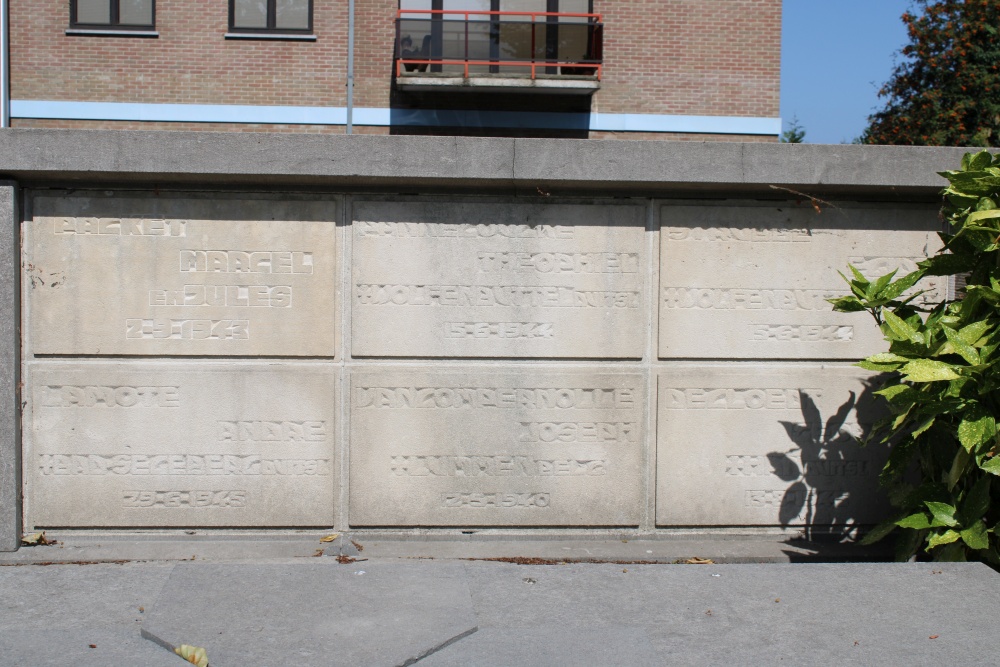 War Memorial and Burial Vault Old Cemetery Torhout #5