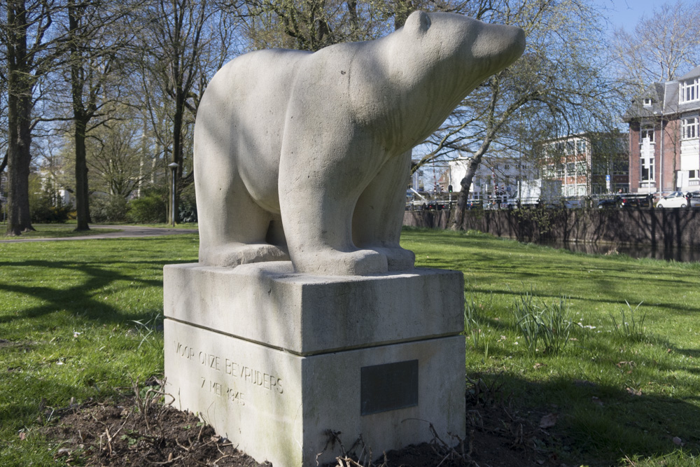 Monument Polar Bears #5