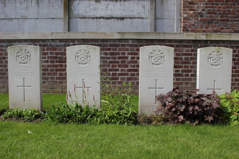 Commonwealth War Cemetery Bertincourt Chateau #5