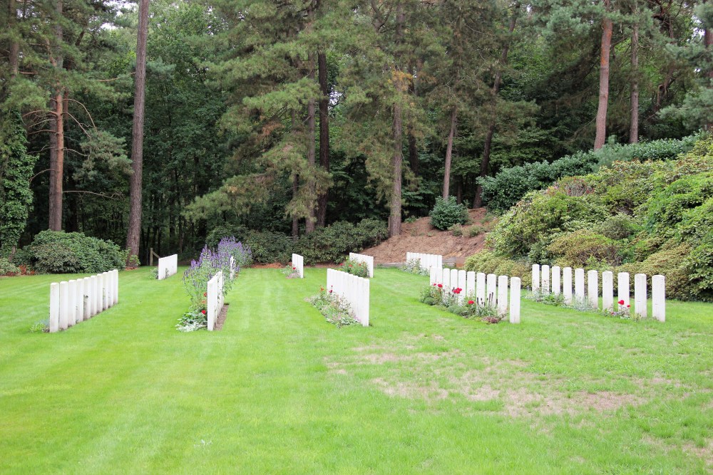 Commonwealth War Cemetery Kasterlee #3