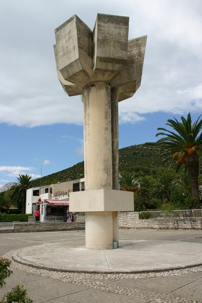 Oorlogsmonument Zaostrog #1