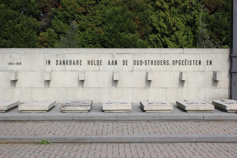 Oorlogsmonument Begraafplaats Ninove #2