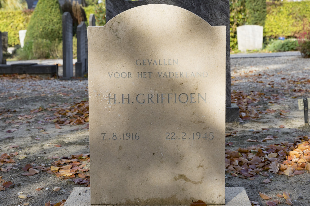 Nederlandse Oorlogsgraven Gemeentelijke Begraafplaats Vreeland #3