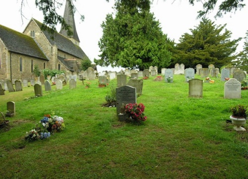 Commonwealth War Graves St Peter ad Vincula Churchyard #1