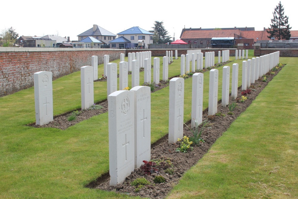 Commonwealth War Cemetery Potijze Chateau Wood #3